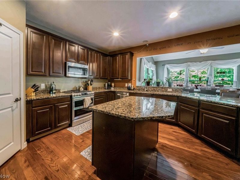 5570 W Long Ridge Drive, Seven Hills, OH 44131 Photo 10