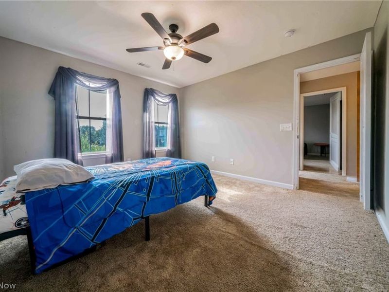 5570 W Long Ridge Drive, Seven Hills, OH 44131 Photo 21