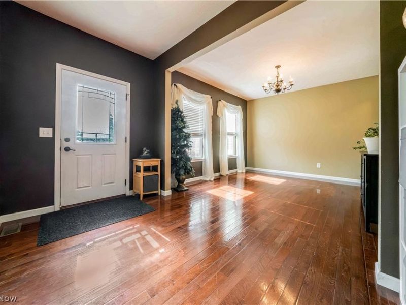 5570 W Long Ridge Drive, Seven Hills, OH 44131 Photo 3