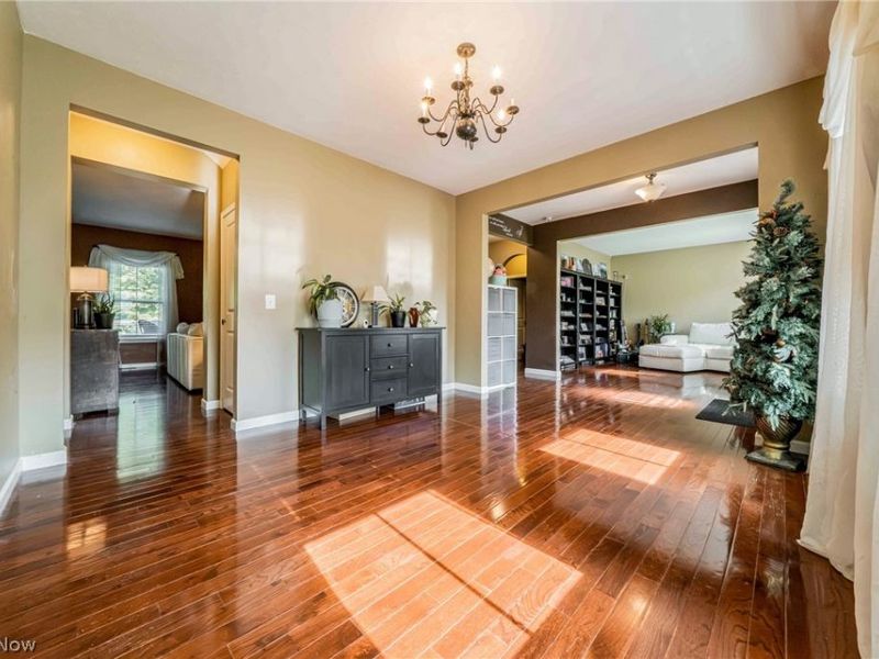 5570 W Long Ridge Drive, Seven Hills, OH 44131 Photo 4