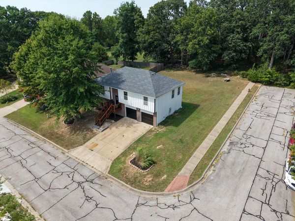 2013 E Jay Street , Ozark, MO 65721