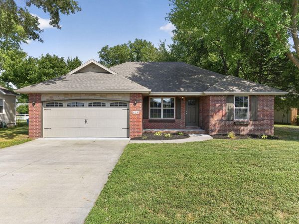 820 S Trail Point Court , Nixa, MO 65714