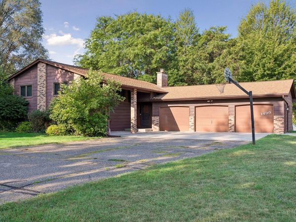 1490 29th Avenue NW, New Brighton, MN 55112