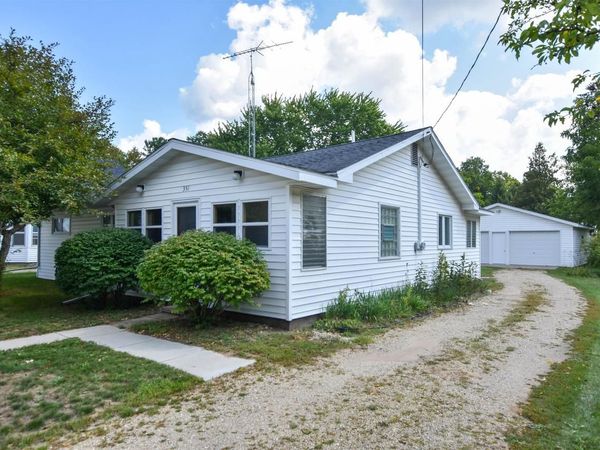 351 S WAUPACA STREET, Wautoma, WI 54982