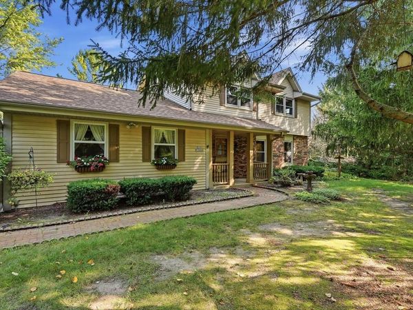 S69W32666 Westgate DRIVE, Mukwonago, WI 53149