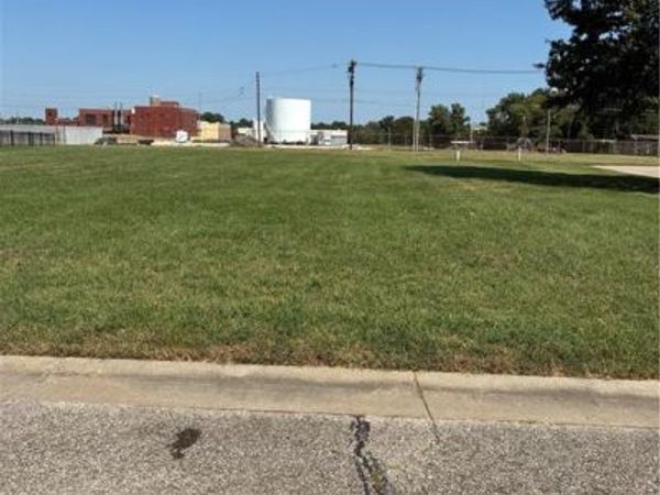 919 W 4th Street, Ottawa, KS 66067