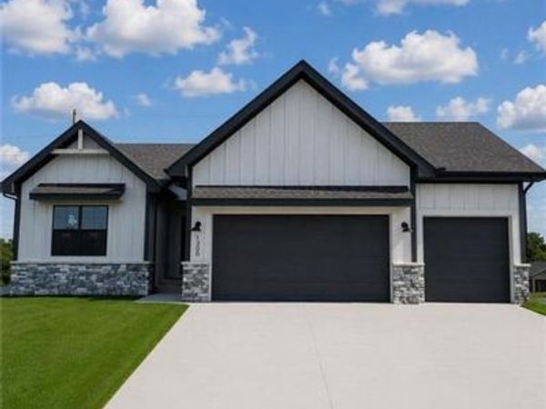 1300 Larkspur Place, Raymore, MO 64083