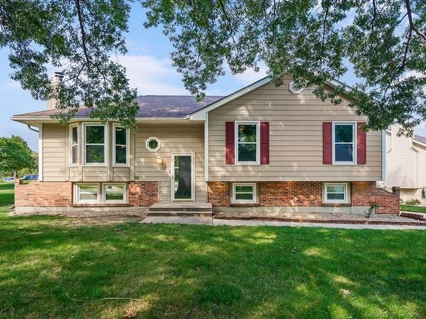 401 SE Mt Vernon Drive, Blue Springs, MO 64014