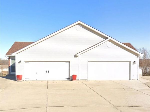 614 E 7th Street, Kearney, MO 64060