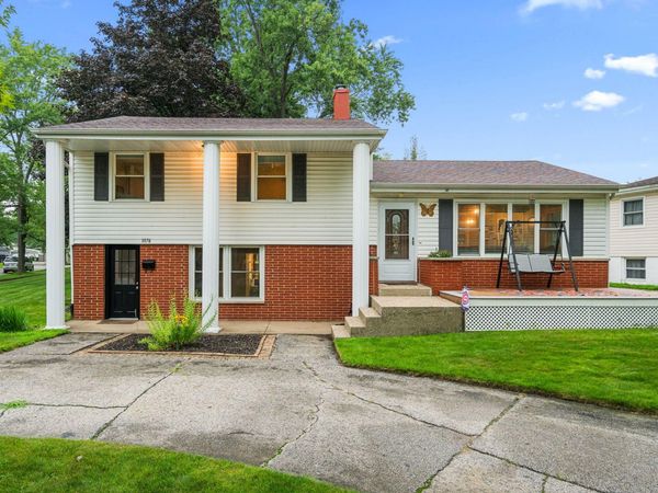 1076 W 11th Street, Hobart, IN 46342