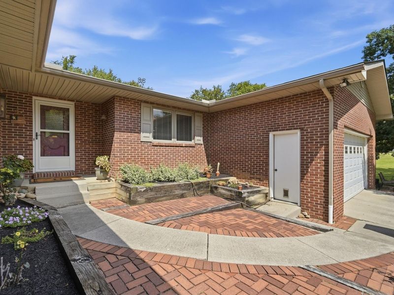 5421 Harrisburg Georgesville Road, Grove City, OH 43123 Photo 2