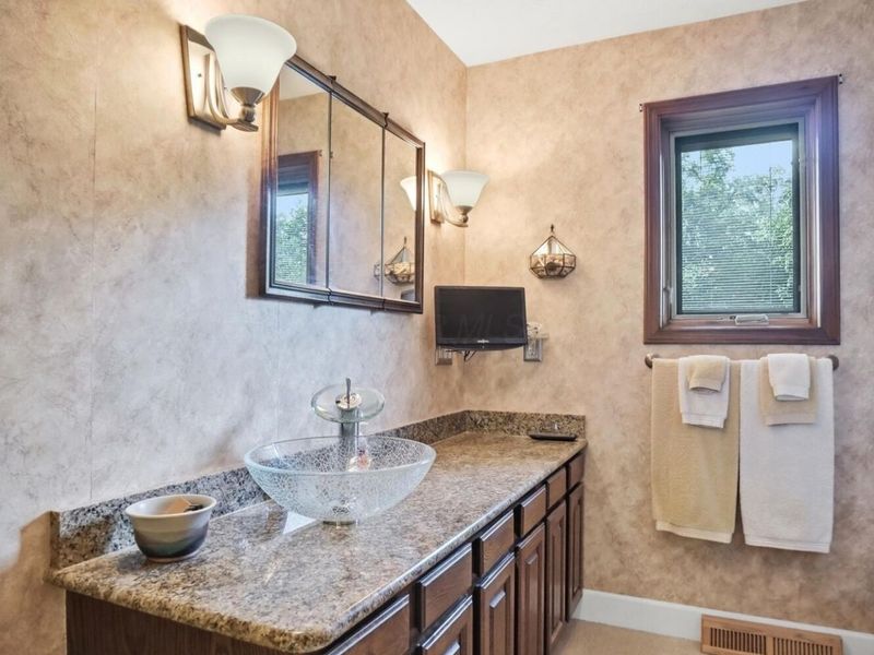 5421 Harrisburg Georgesville Road, Grove City, OH 43123 Photo 46