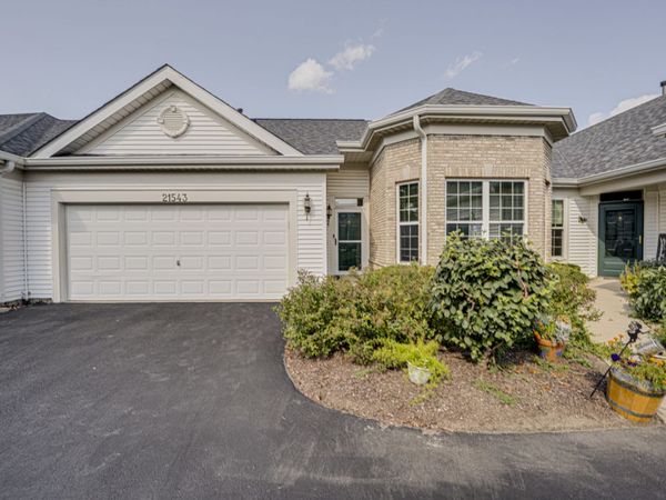 21543 Wolf Lake Way, Crest Hill, IL 60403