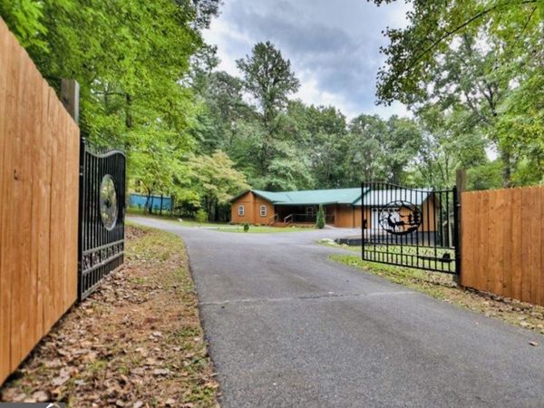 1843 Old Mobile Rd, Mccaysville, GA 30555
