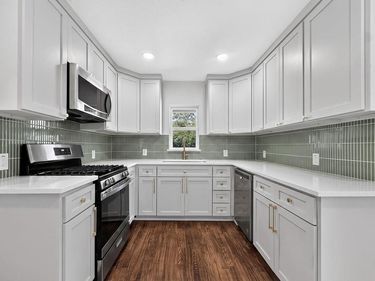 409 S Barnett Avenue, Dallas, TX 75211