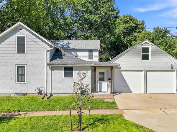 516 Fairchild St, Iowa City, IA 52245