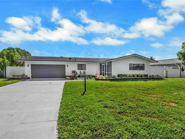 5313 Bayview CT , CAPE CORAL, FL 33904