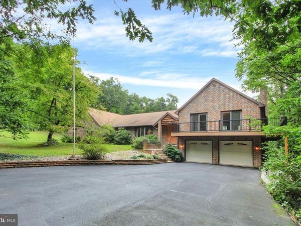 2221 LONGS GAP ROAD, CARLISLE, PA 17013