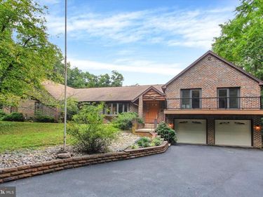 2221 LONGS GAP ROAD, CARLISLE, PA 17013