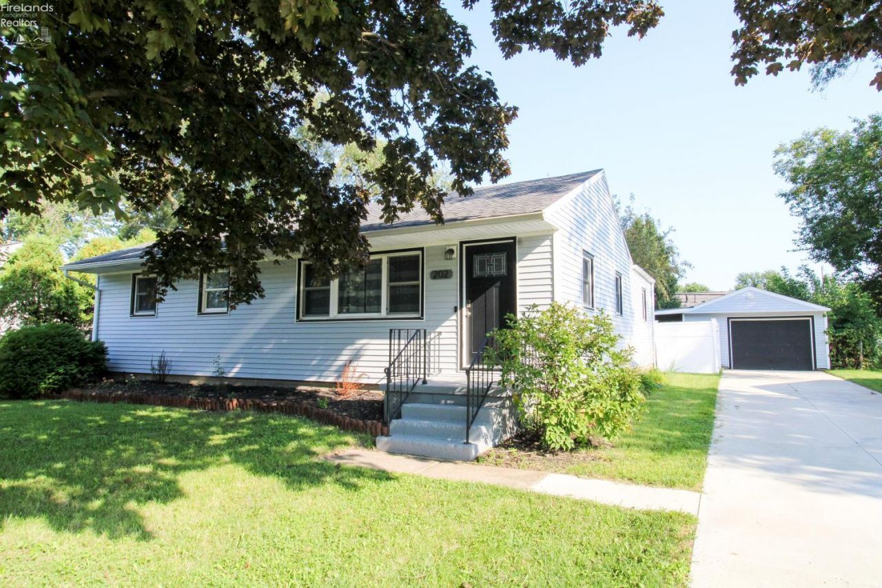 202 W Strub Road, Sandusky, OH 44870 Main Photo