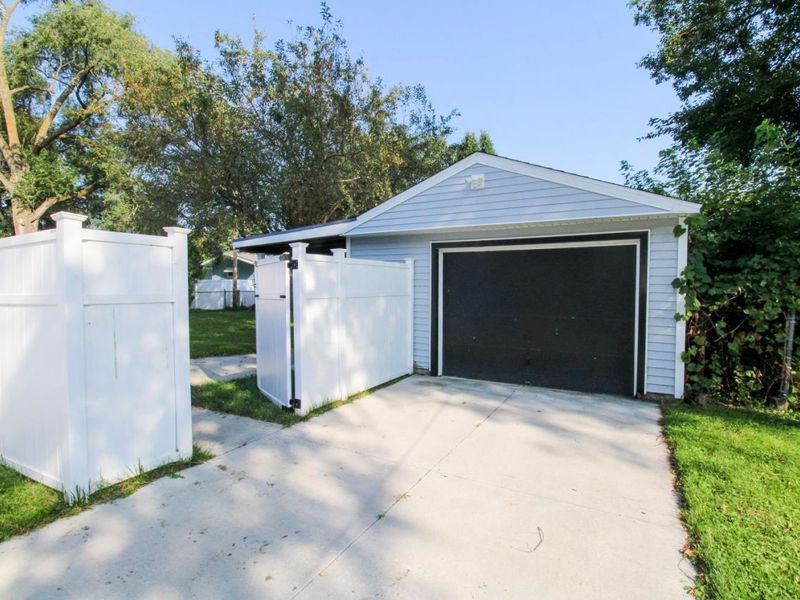202 W Strub Road, Sandusky, OH 44870 Photo 5