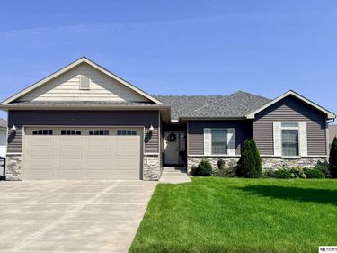 254 Briarwood Lane, Seward, NE 68434