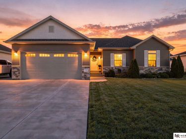 254 Briarwood Lane, Seward, NE 68434