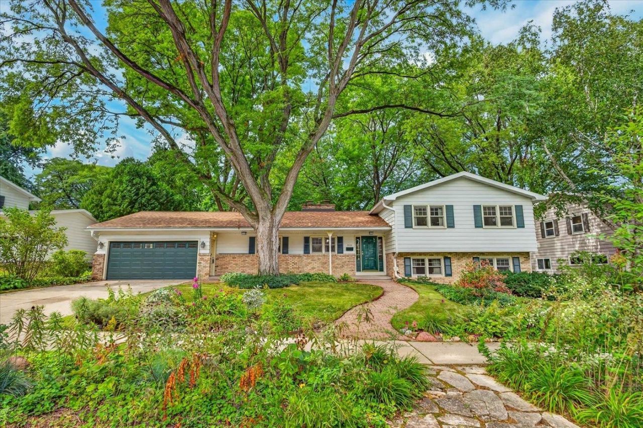310 Cheyenne Trail, Madison, WI 53705 Main Photo
