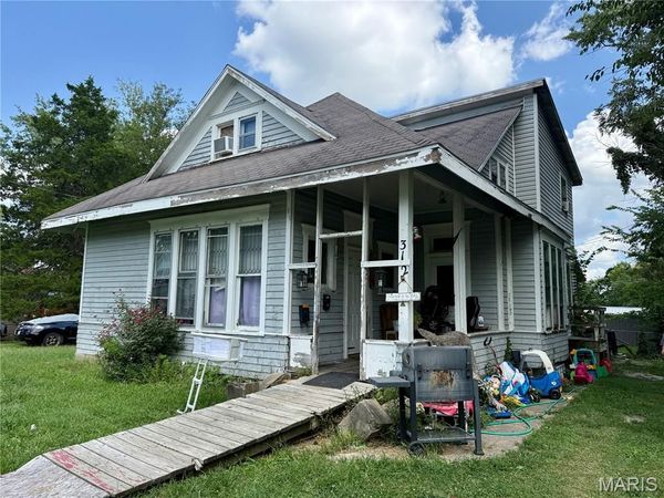 312 McKinley Avenue , Warrenton, MO 63383
