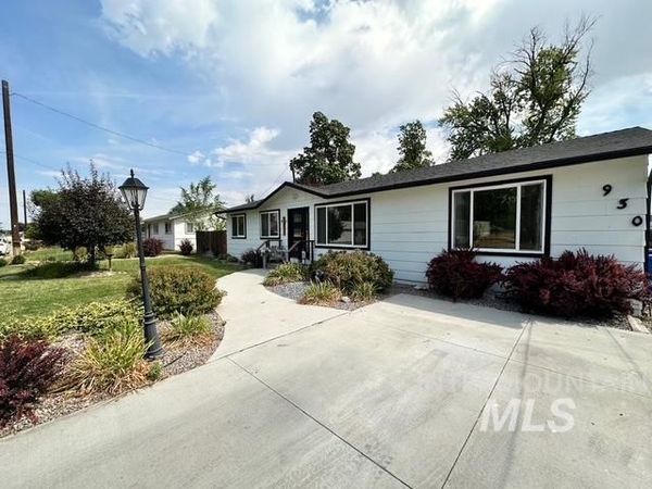 930 N 8th St, Payette, ID 83661