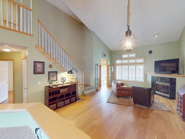 915 Kimberly Lane , Chanhassen, MN 55317