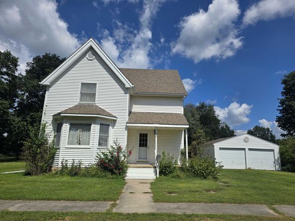 237 W Locust Street , Carthage, IL 62321