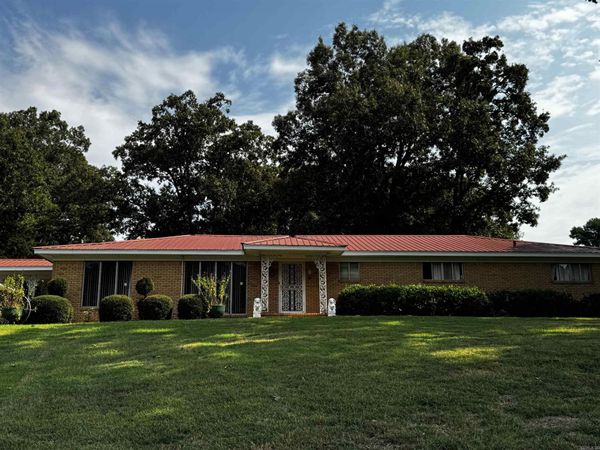 2407 E Broadway, Forrest City, AR 72335