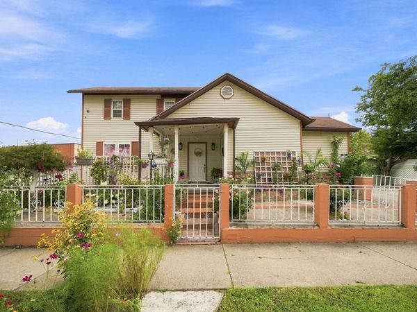 1402 Fairfield Avenue, Fort Wayne, IN 46802