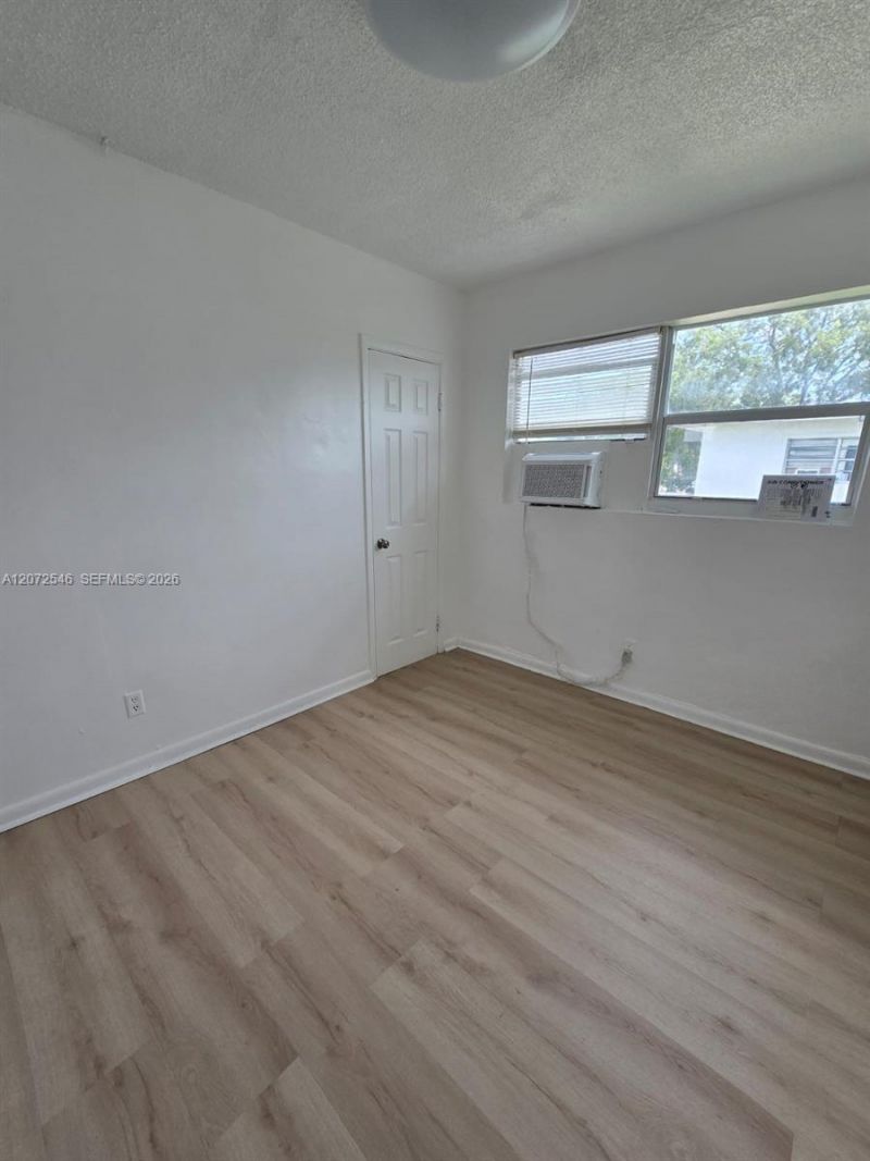 3740 W Hallandale Beach Blvd, Hollywood, FL 33023 Photo
