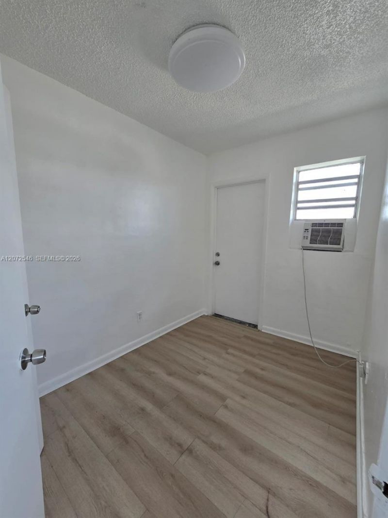 3740 W Hallandale Beach Blvd, Hollywood, FL 33023 Photo