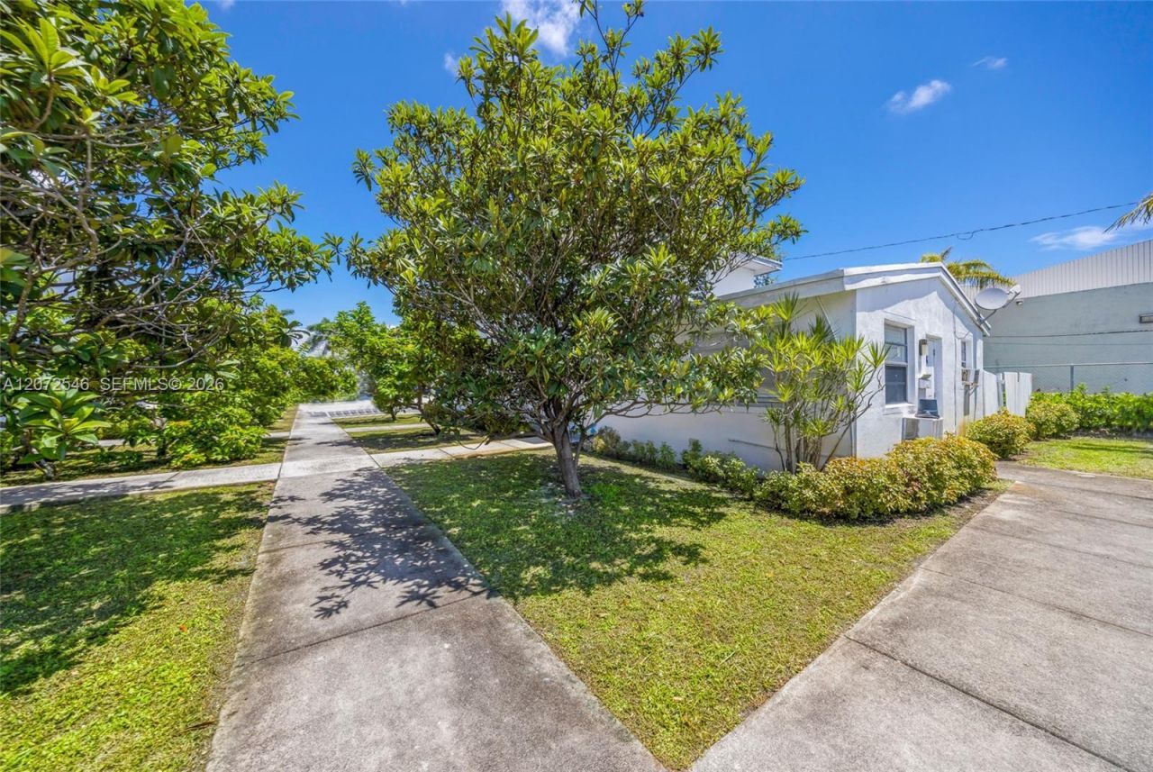 3740 W Hallandale Beach Blvd, Hollywood, FL 33023 Photo
