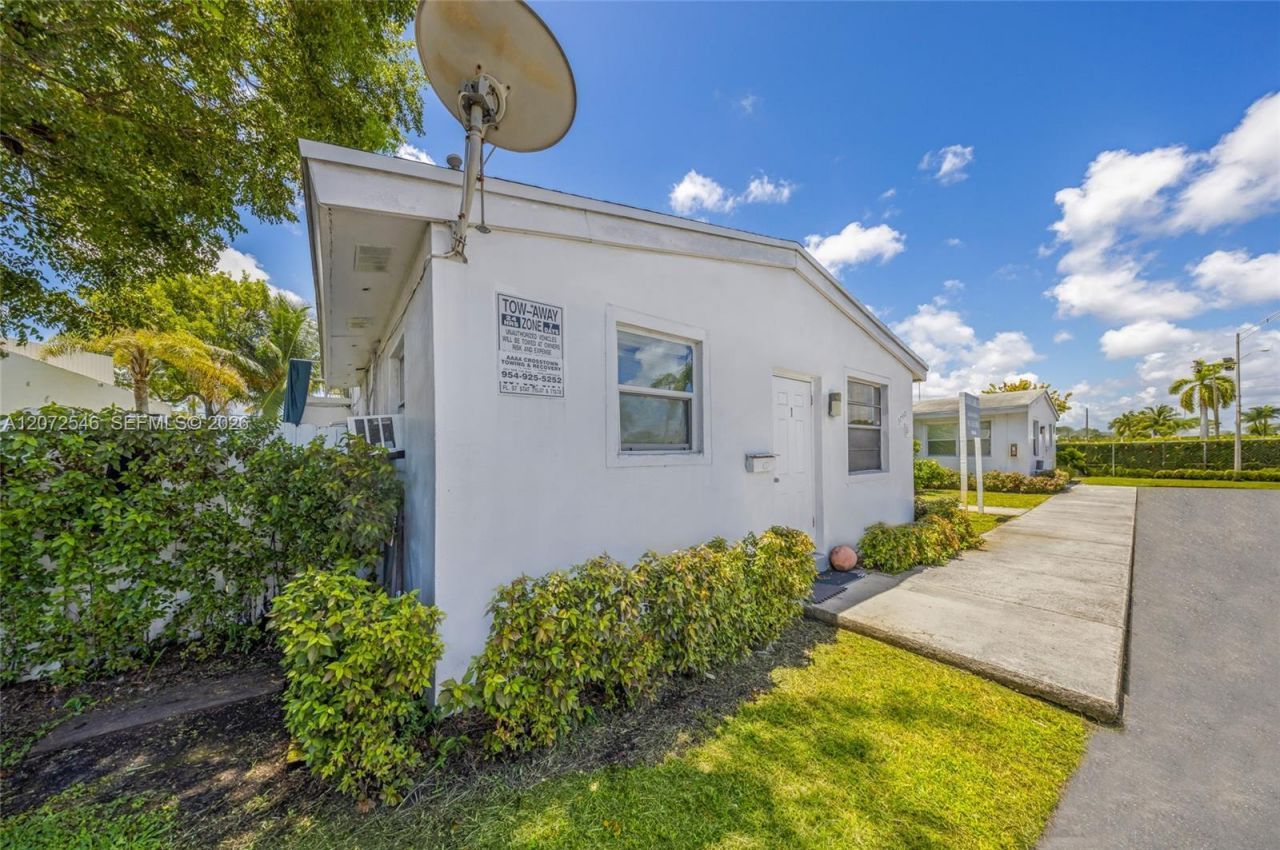 3740 W Hallandale Beach Blvd, Hollywood, FL 33023 Photo