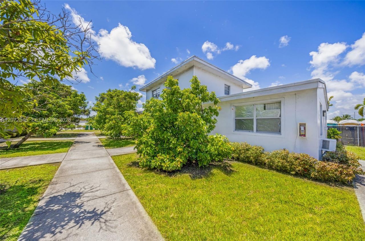 3740 W Hallandale Beach Blvd, Hollywood, FL 33023 Photo