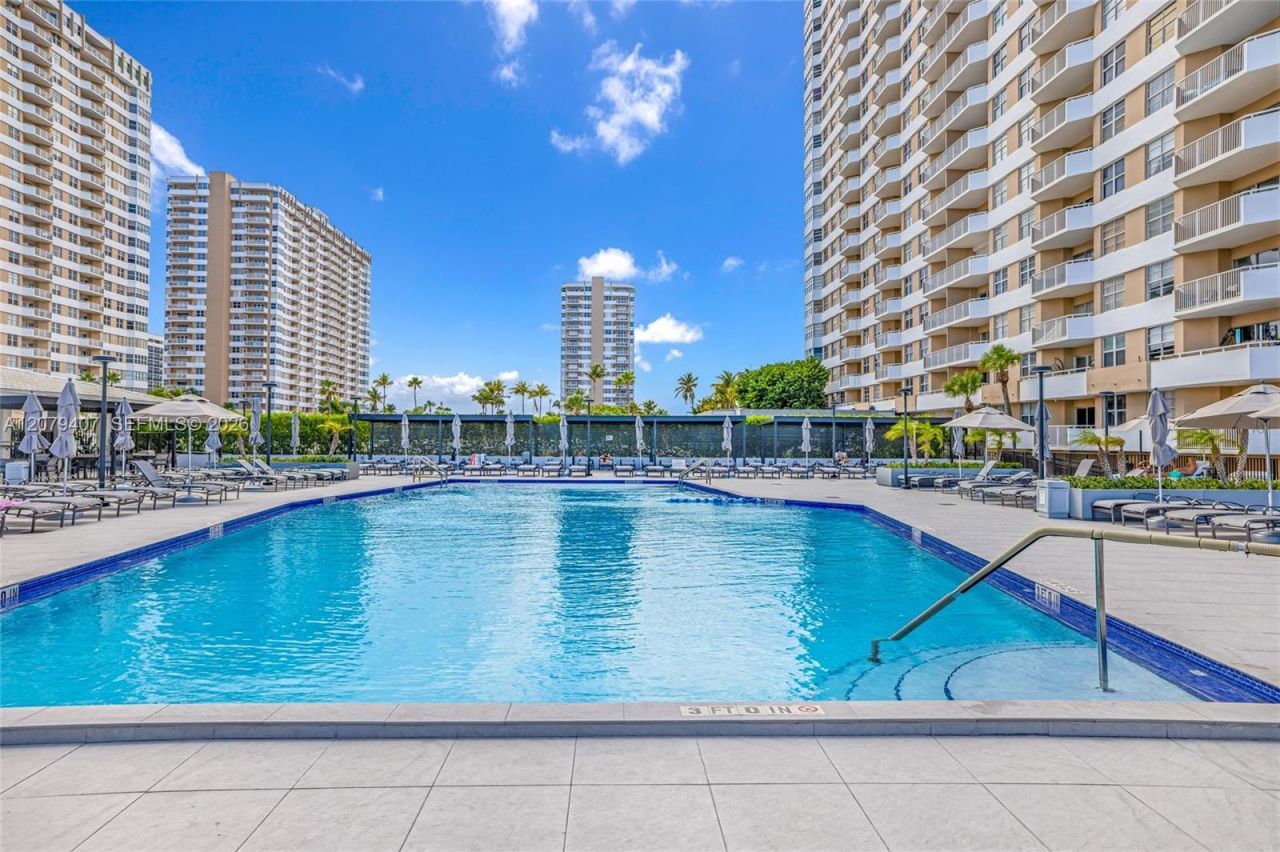 1985 S Ocean Dr, Unit 10E, Hallandale Beach, FL 33009 Photo