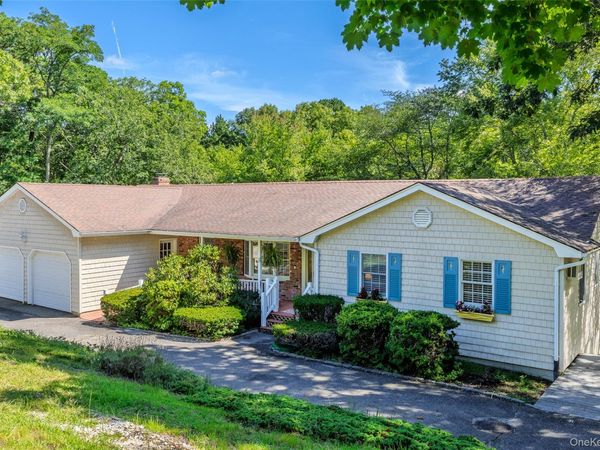 18 Beaver Lane W, Westhampton, NY 11977