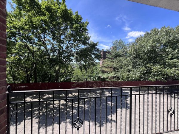 280 Collins , Unit 2B, Fleetwood, NY 10552