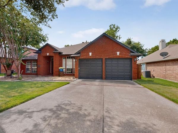 605 Oak Hollow Lane, Flower Mound, TX 75028