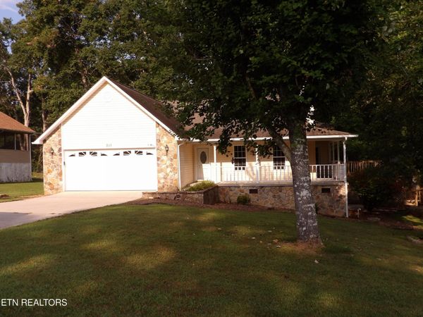 213 Kings Row , Crossville, TN 38571