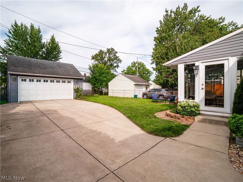 16087 Brinbourne Avenue, Middleburg Heights, OH 44130 Photo 2