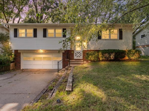 1730 Fairmeadow Drive , Bettendorf, IA 52722