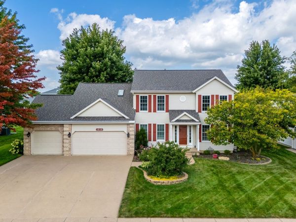 1050 W Davies Court , Eldridge, IA 52748
