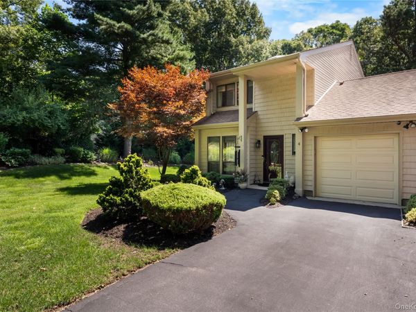 4 Lyndon Court , Bohemia, NY 11716