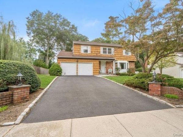 14 Format Lane , Smithtown, NY 11787