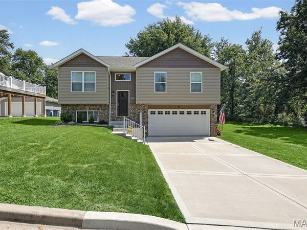 245 Madison Avenue , Glen Carbon, IL 62034